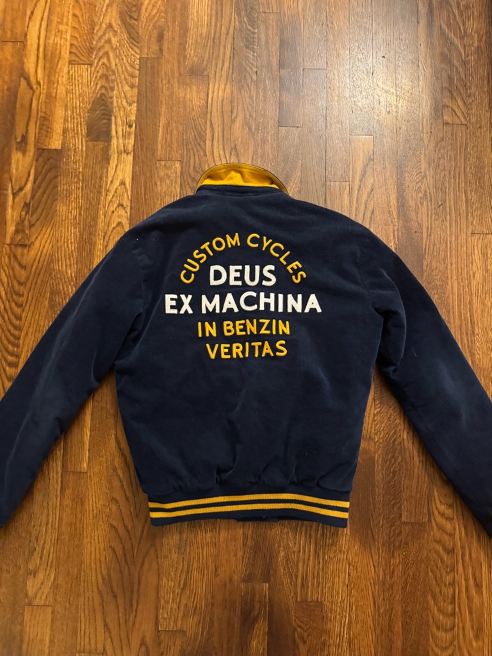 Dues ex machina cord team jacket size small